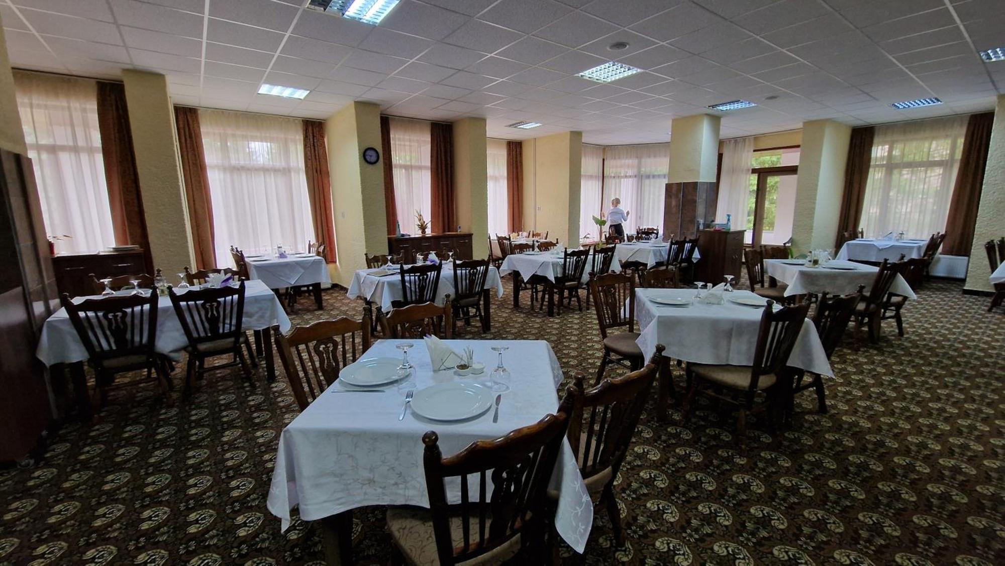 Hotel Bradul - Covasna Zewnętrze zdjęcie